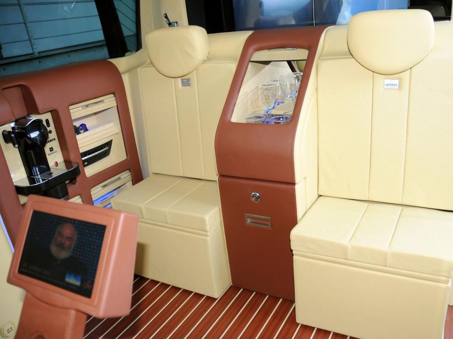 Mercedes-Benz Viano by Brabus 2004 года  (фото 5 из 10)